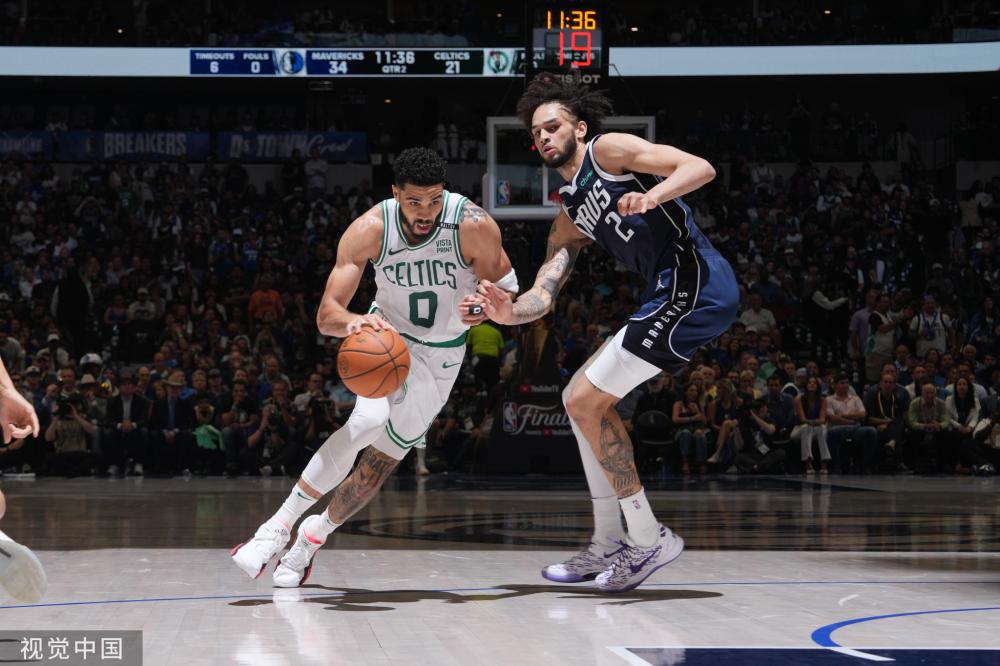 足球比赛中 足球比赛中