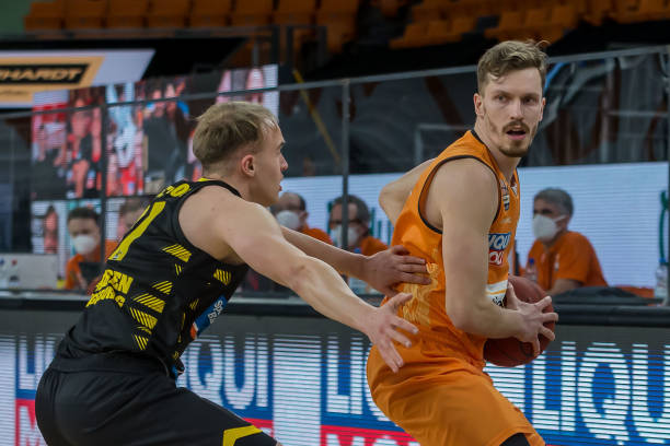 季在转会市 季在转会市